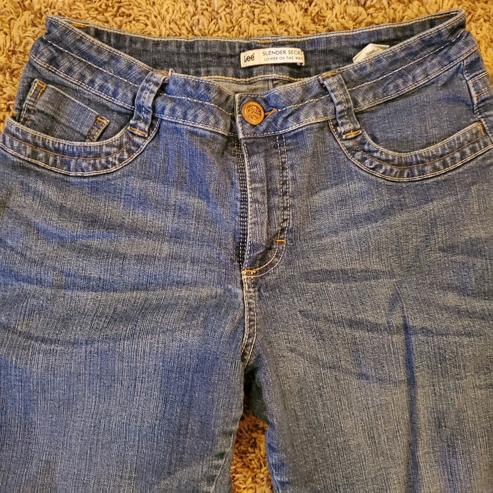 Cropped Lee Capris - Picture 6 of 7